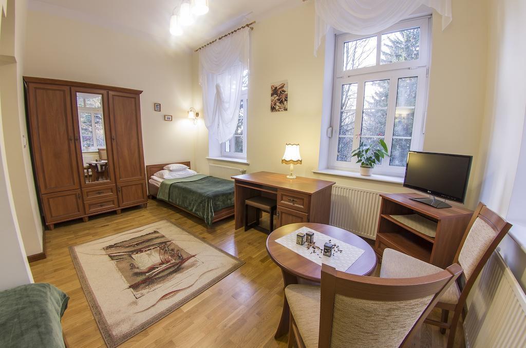 Szwajcarka Willa Z Sauna I Jacuzzi Kudowa-Zdrój Δωμάτιο φωτογραφία
